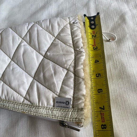 UGG Australia white snow boots 5184 sz 10 - Picture 11 of 11